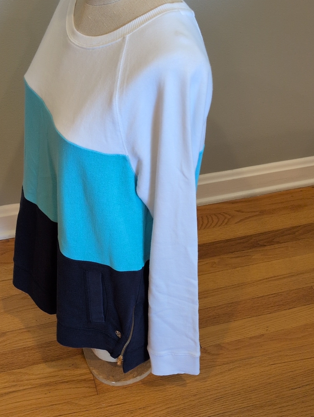 Lilly Pulitzer Luxletic Beach Combo White Aqua & Navy Colorblock Pullover Medium - Picture 5 of 13